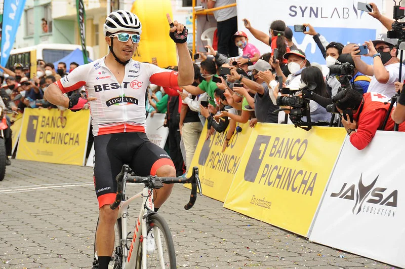 Fotografía de ciclismo del portafolio de Marcelo Vaca, portada de Gestión en imágenes